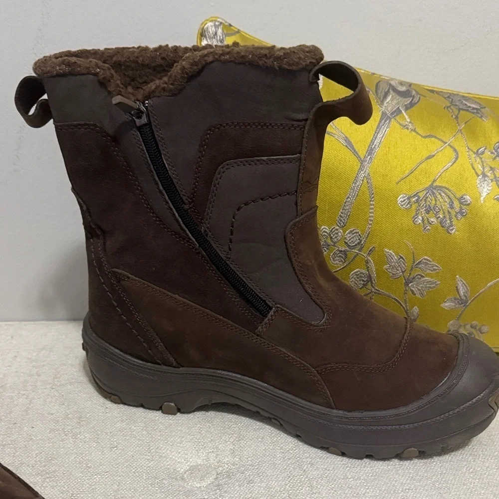 Like new INSULATED Brown Winter Boots with Fur Lining